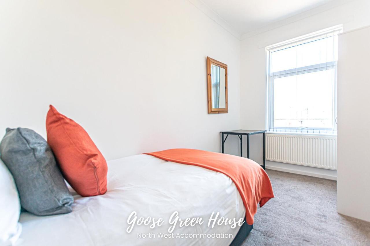 Modern 3Br House In Ince Ideal For Contractors & Long Stays Wigan Extérieur photo
