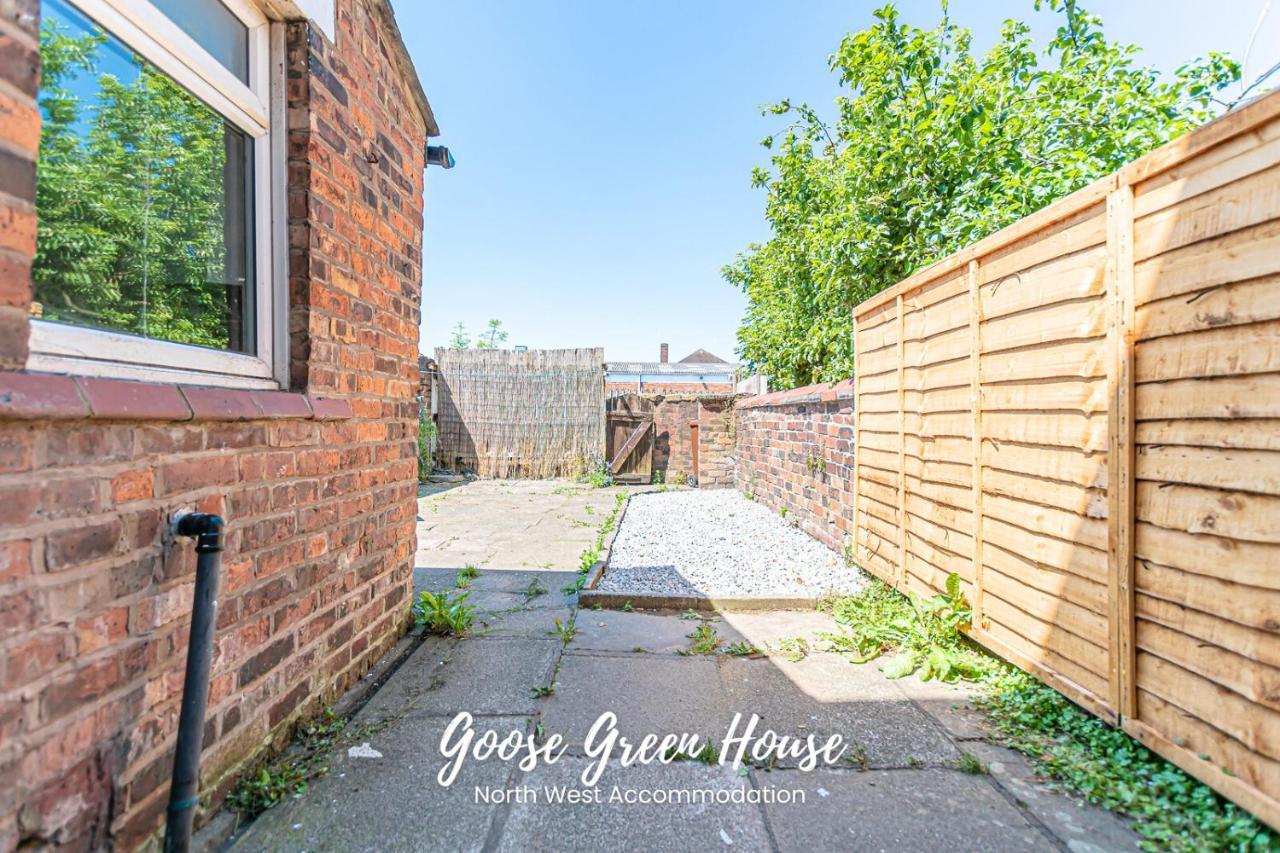 Modern 3Br House In Ince Ideal For Contractors & Long Stays Wigan Extérieur photo