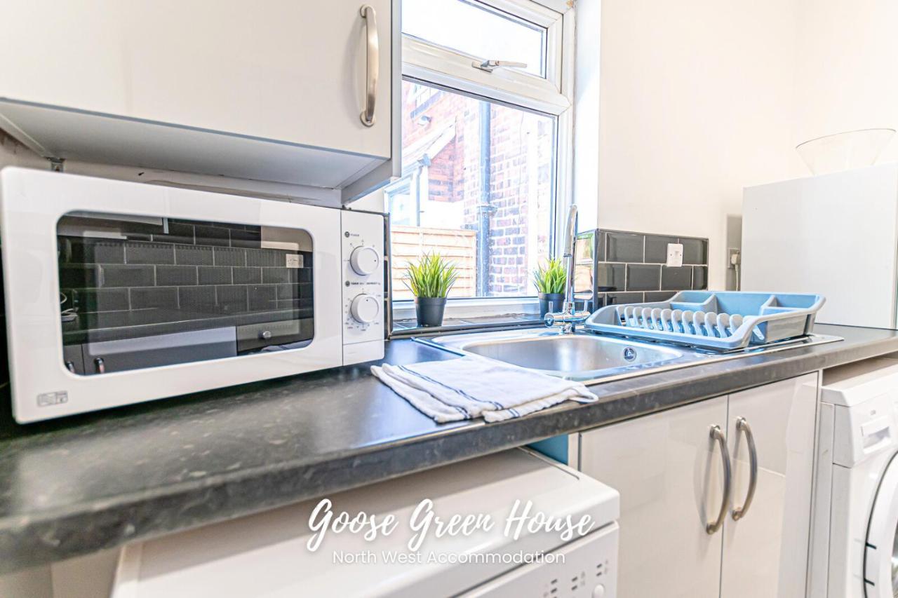 Modern 3Br House In Ince Ideal For Contractors & Long Stays Wigan Extérieur photo