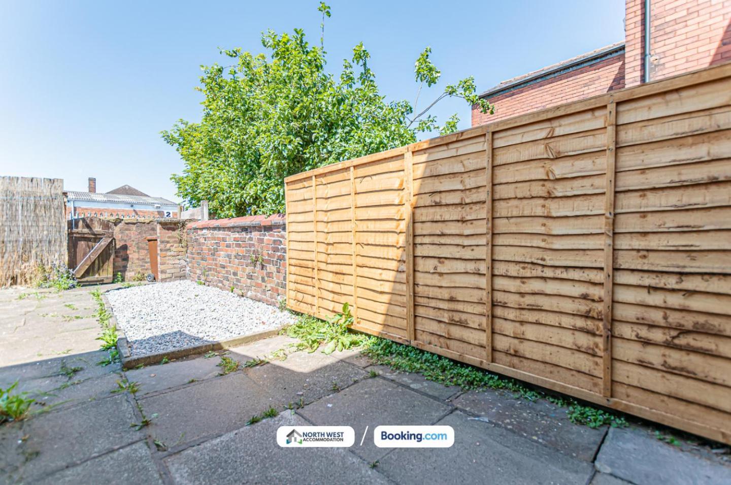 Modern 3Br House In Ince Ideal For Contractors & Long Stays Wigan Extérieur photo