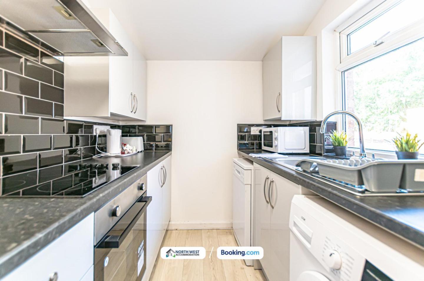 Modern 3Br House In Ince Ideal For Contractors & Long Stays Wigan Extérieur photo