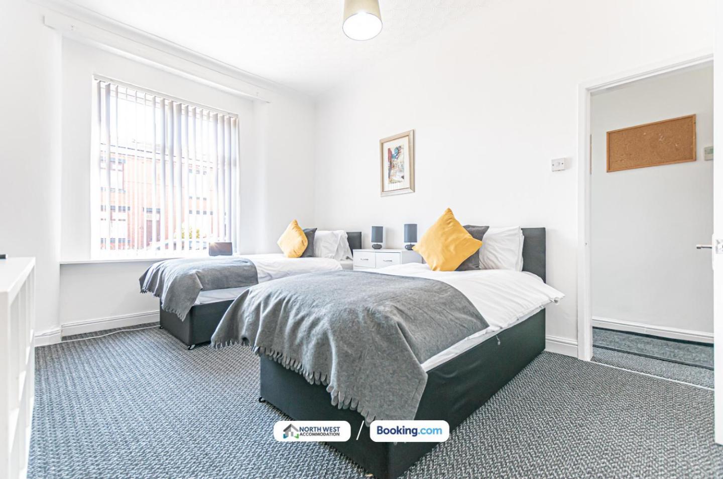 Modern 3Br House In Ince Ideal For Contractors & Long Stays Wigan Extérieur photo